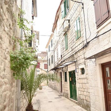 Luka'S Amber Rooms In The Center Of Trogir Exterior photo