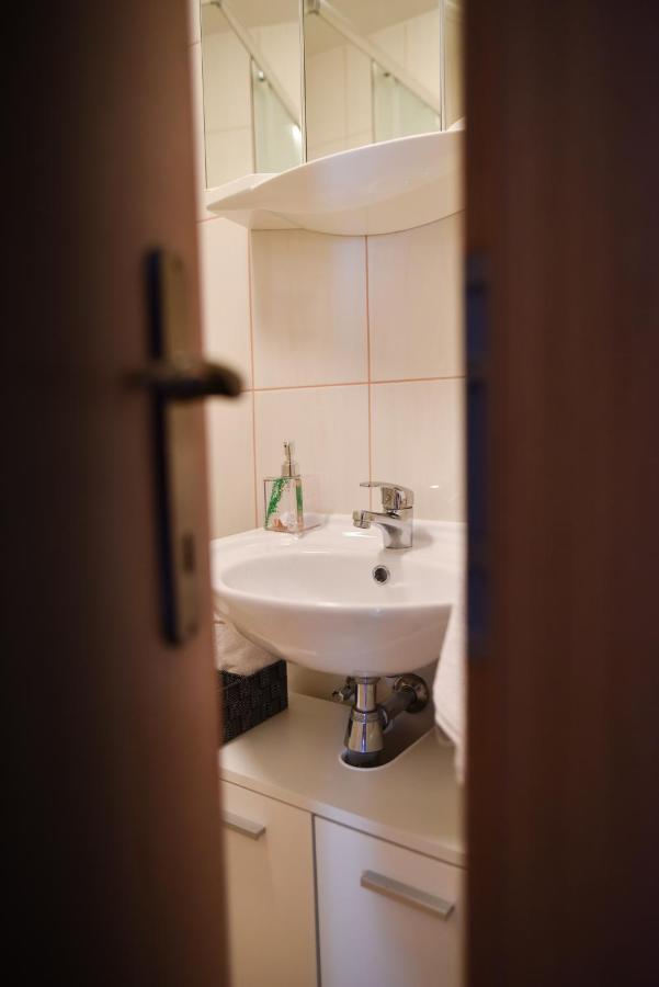 Luka'S Amber Rooms In The Center Of Trogir Exterior photo