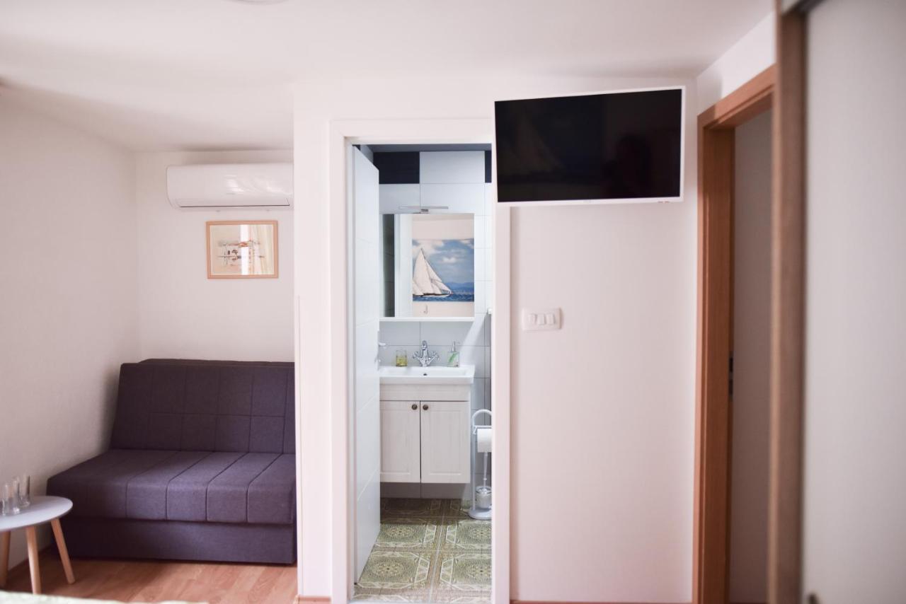 Luka'S Amber Rooms In The Center Of Trogir Exterior photo