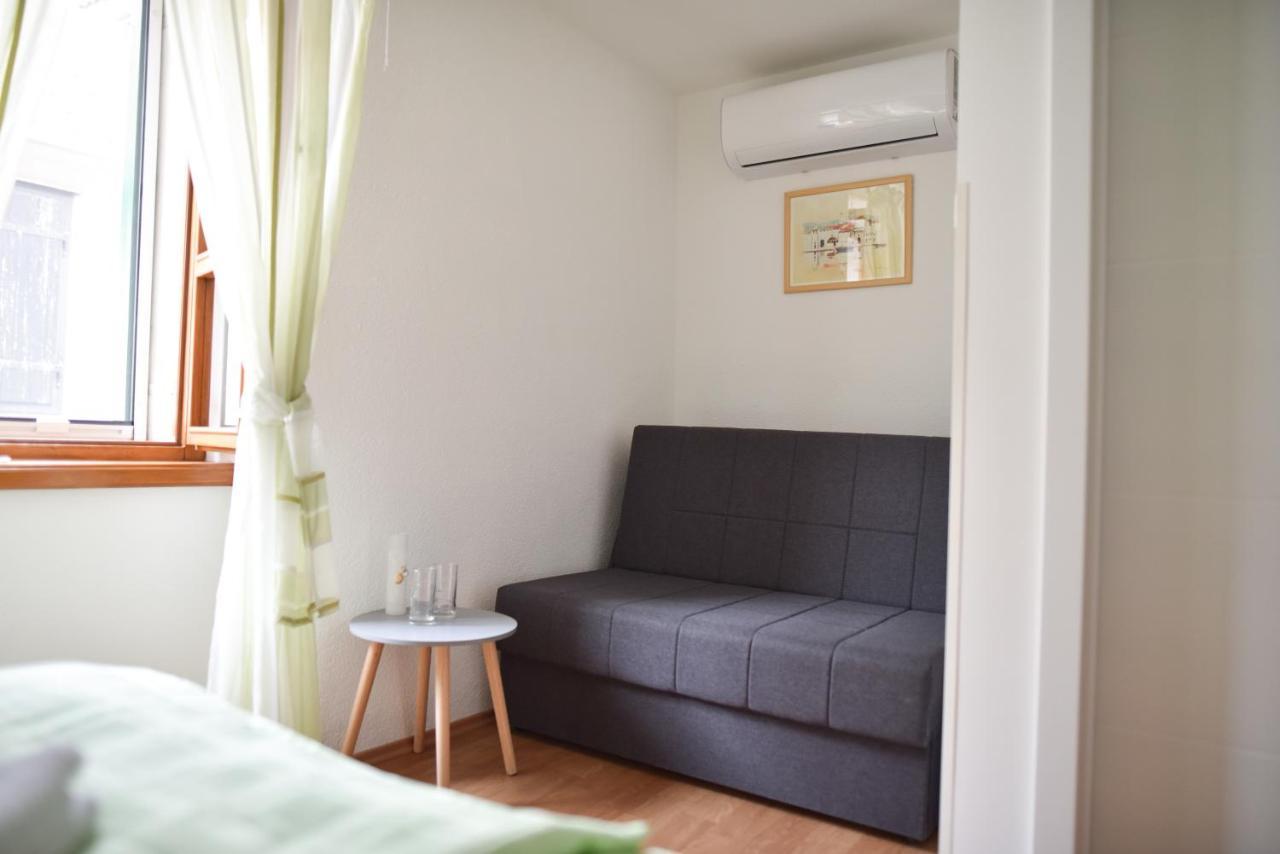 Luka'S Amber Rooms In The Center Of Trogir Exterior photo